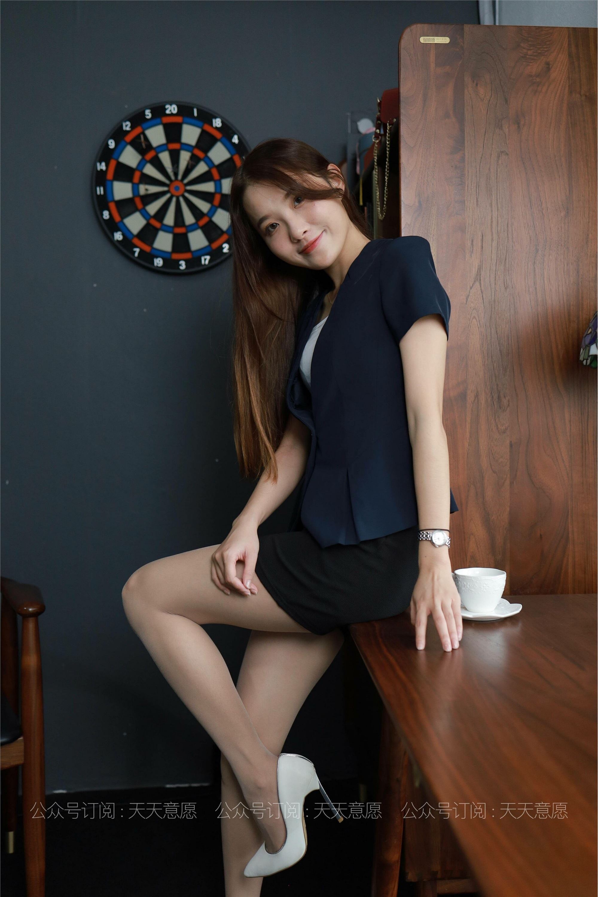 IESS异思趣向  2021.08.11 丝享家886：婉苹《最美女职员》